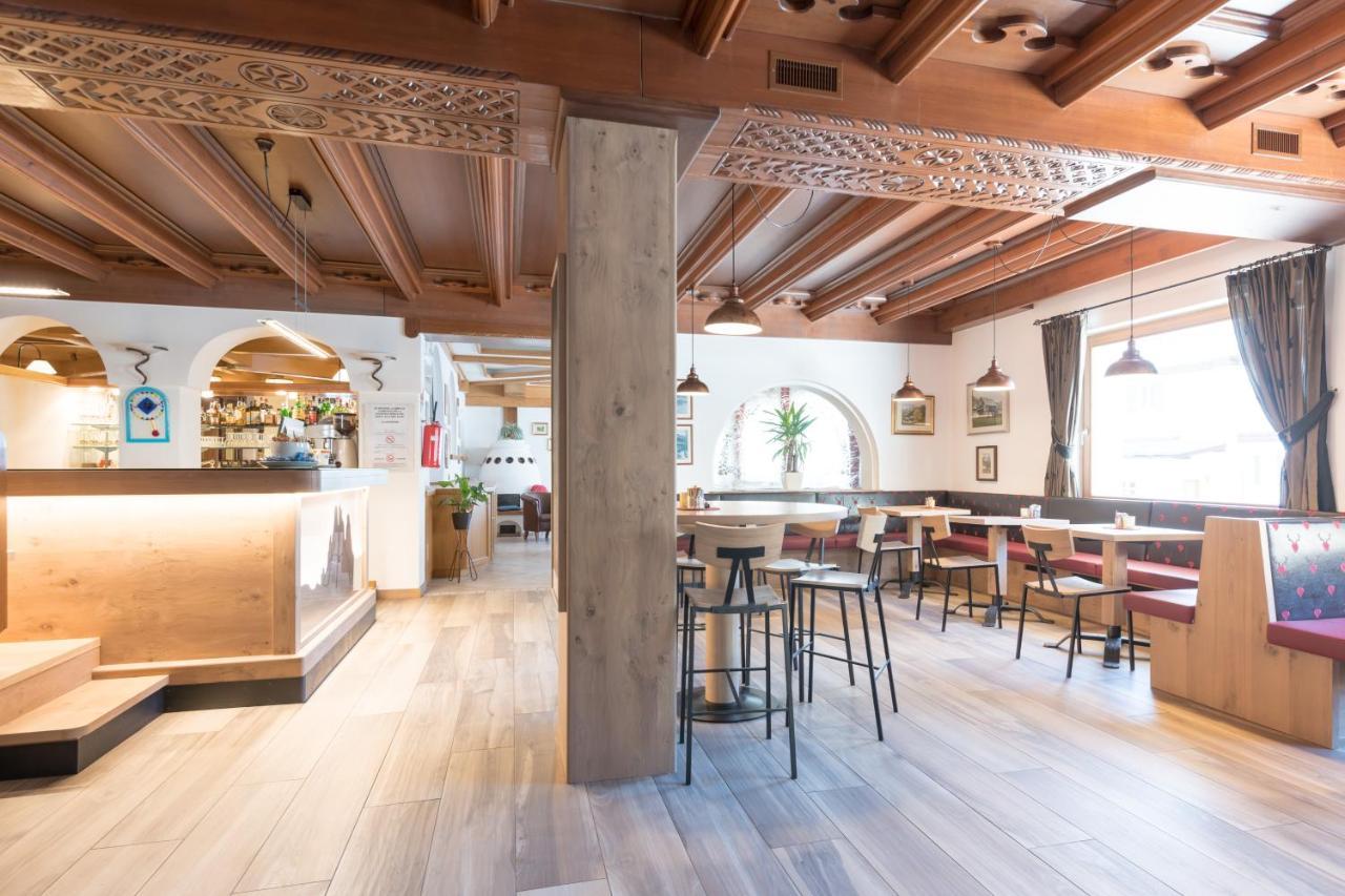 Hotel Crepei Pozza di Fassa Esterno foto