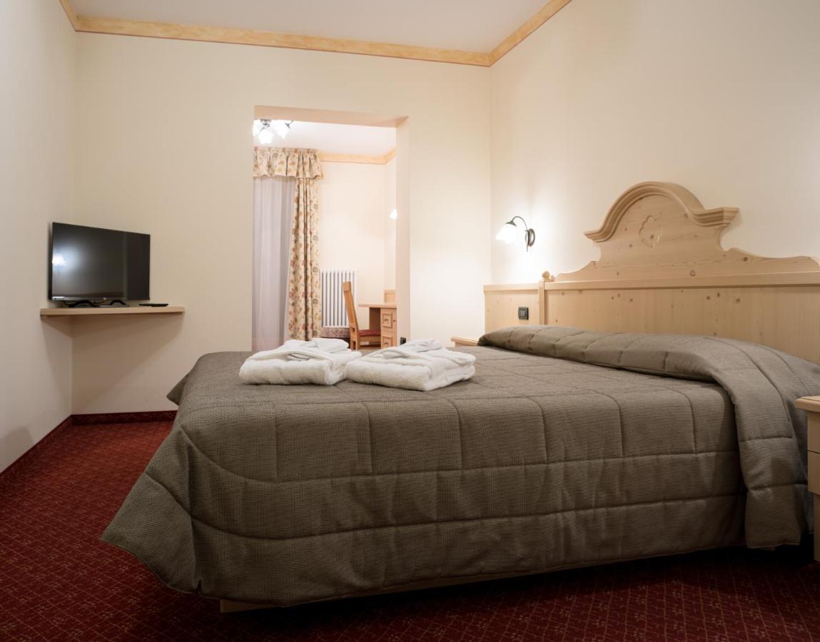 Hotel Crepei Pozza di Fassa Esterno foto