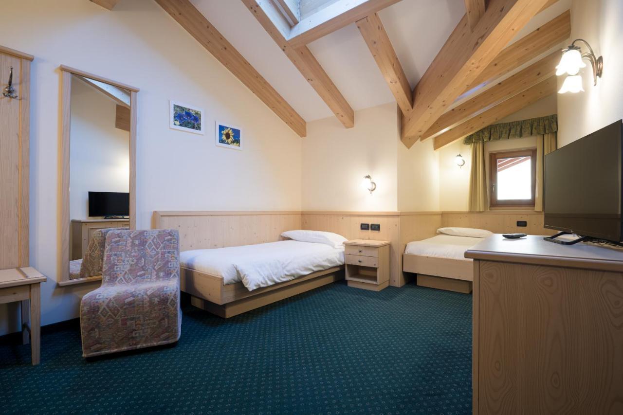 Hotel Crepei Pozza di Fassa Esterno foto