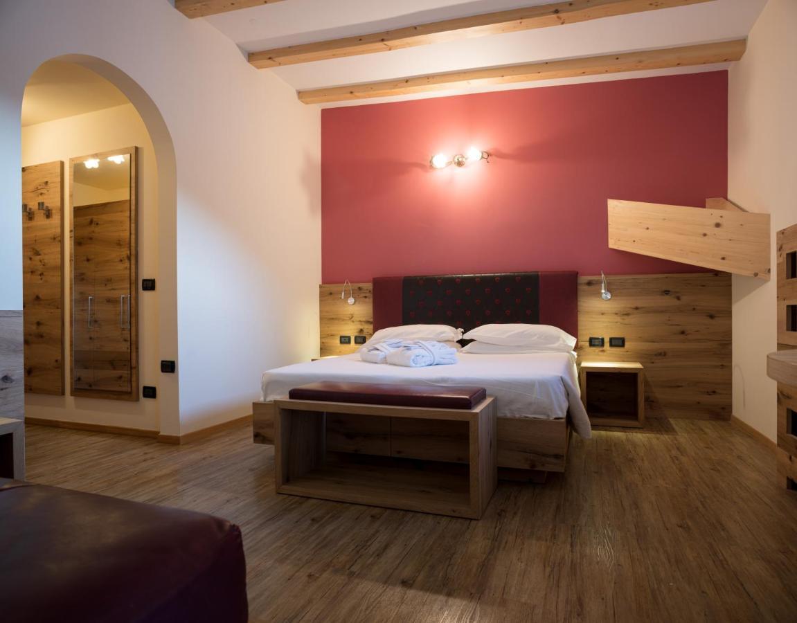 Hotel Crepei Pozza di Fassa Esterno foto
