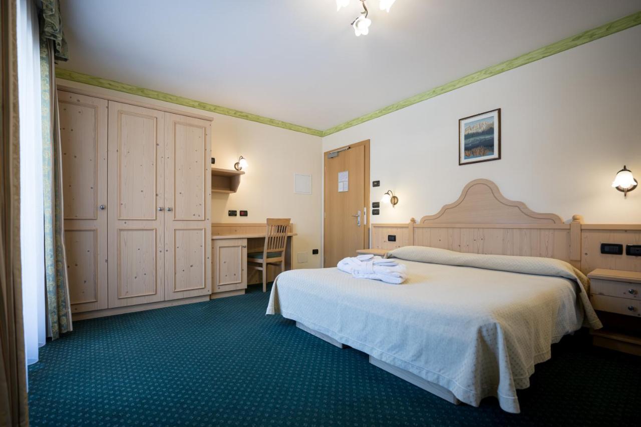 Hotel Crepei Pozza di Fassa Esterno foto