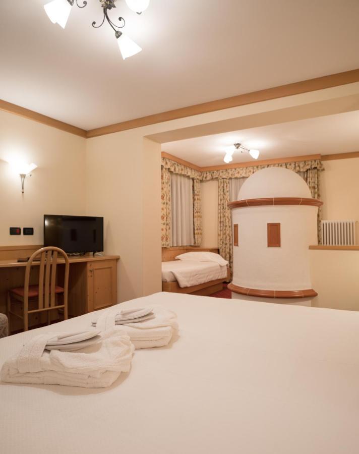 Hotel Crepei Pozza di Fassa Esterno foto