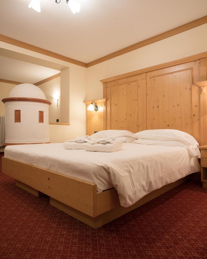 Hotel Crepei Pozza di Fassa Esterno foto