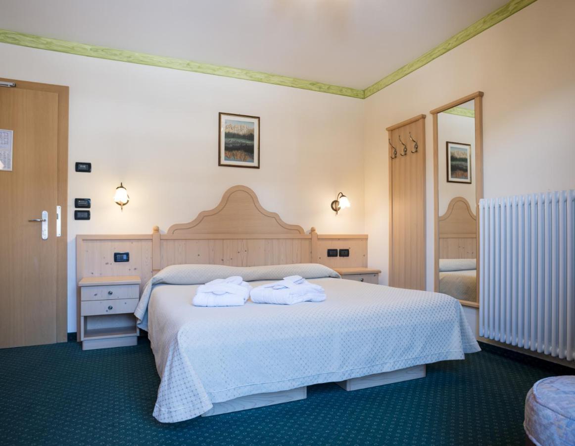 Hotel Crepei Pozza di Fassa Esterno foto