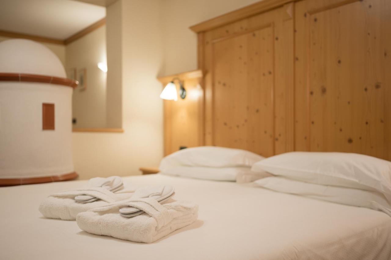 Hotel Crepei Pozza di Fassa Esterno foto