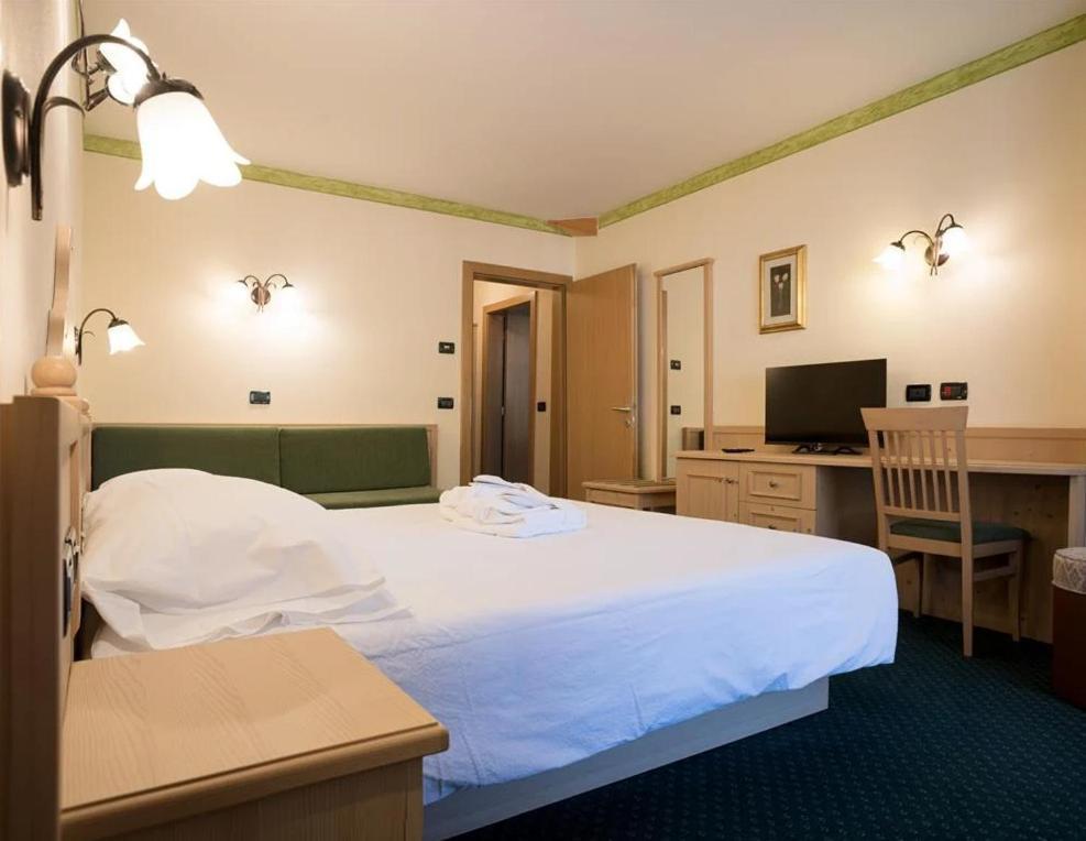 Hotel Crepei Pozza di Fassa Esterno foto