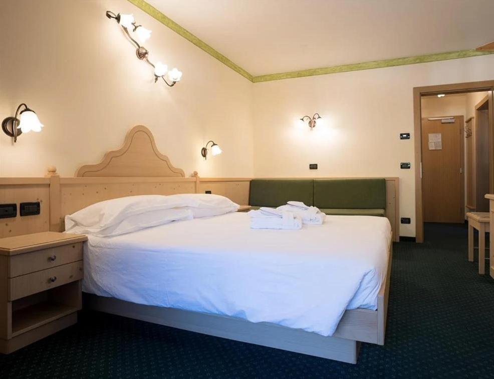Hotel Crepei Pozza di Fassa Esterno foto