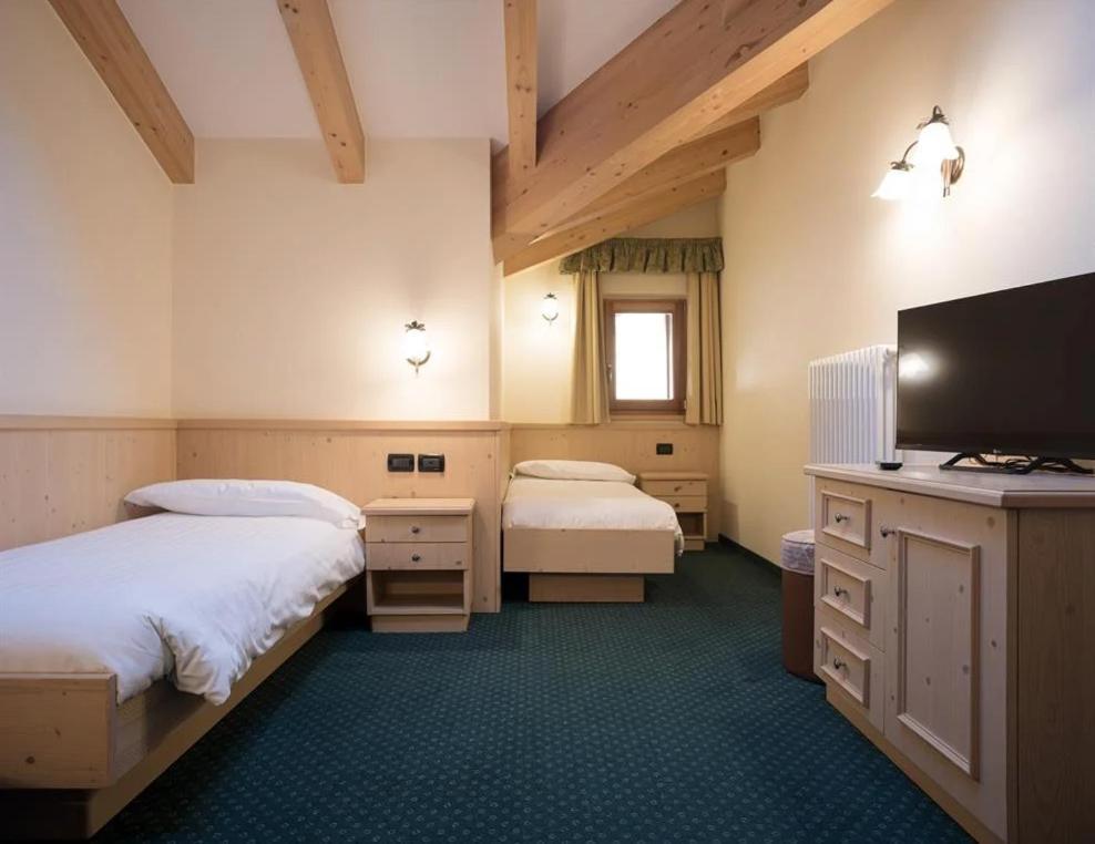 Hotel Crepei Pozza di Fassa Esterno foto