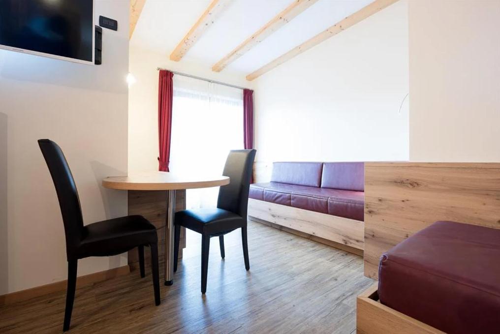 Hotel Crepei Pozza di Fassa Esterno foto