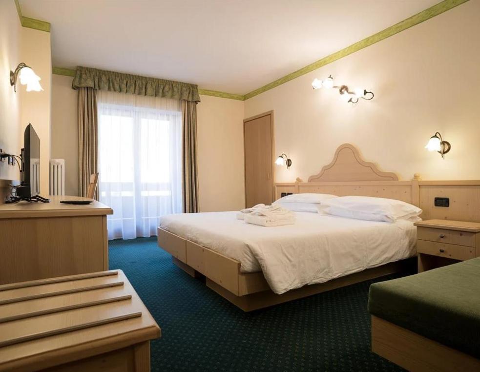 Hotel Crepei Pozza di Fassa Esterno foto