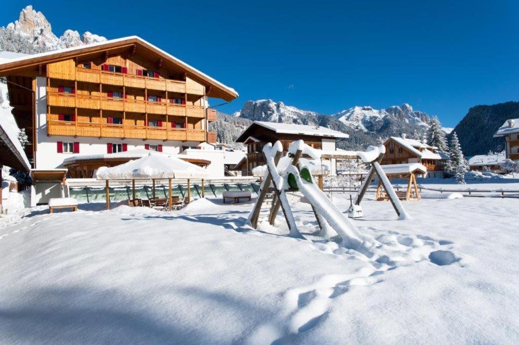 Hotel Crepei Pozza di Fassa Esterno foto