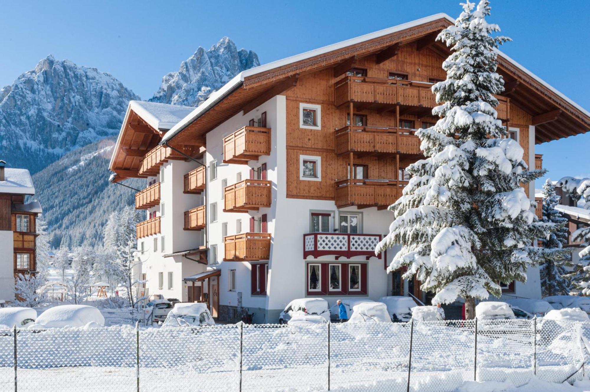 Hotel Crepei Pozza di Fassa Esterno foto
